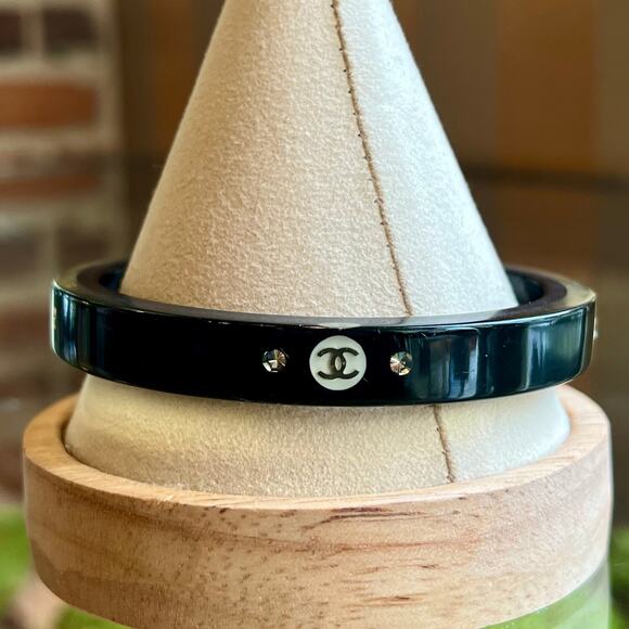 CHANEL Black Resin CC Logo Wide Bangle - Picture 1 of 6